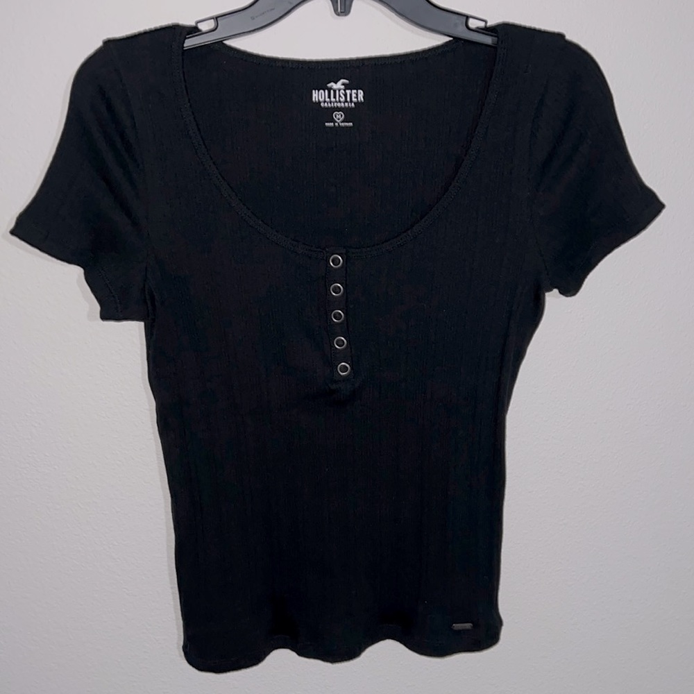 Hollister Button Front Short Sleeve Top Size Medium - Black